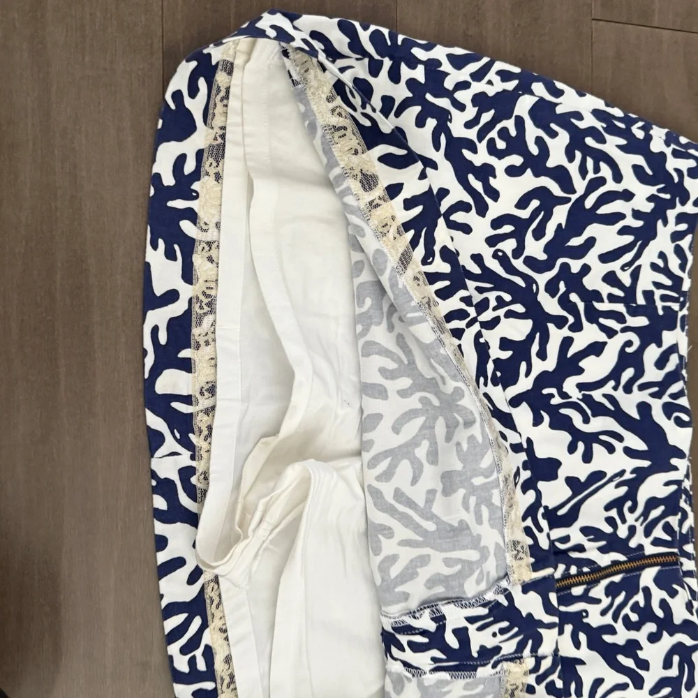 Lilly Pulitzer Auden Treasure Navy and White Patterned Skort Skirt - Picture 6 of 7
